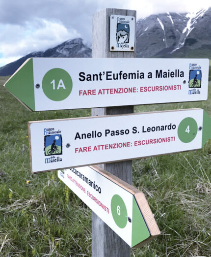 Il Parco Nazionale della MAjella ha regolamentato la presenza delle bici sui sentieri. Vi sono anche cartelli specifici