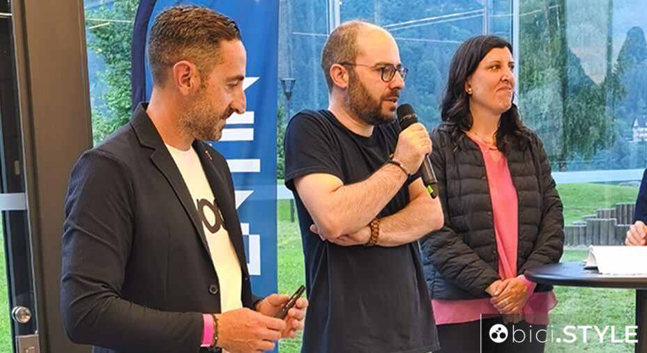 Luca D'Angelo, assieme al vicesindaco di Molveno e il sindaco di Andalo, presenta l'estate della Paganella