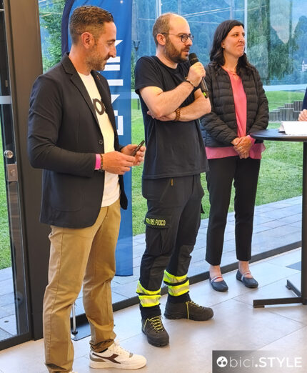 Luca D'Angelo, assieme al vicesindaco di Molveno e il sindaco di Andalo, presenta l'estate della Paganella