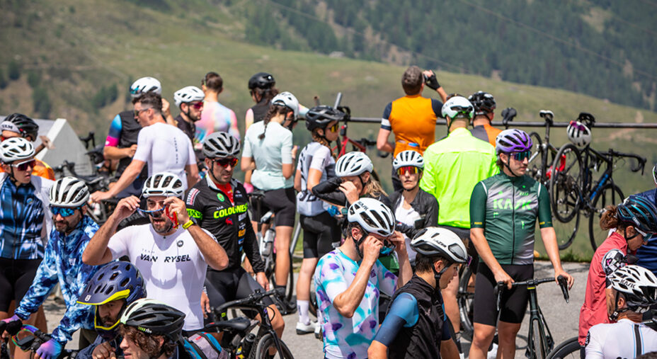 Vi riconoscete nella foto? Scriveteci a info@bici.style e racconteremo la vostra scalata (foto Enjoy Stelvio Valtellina)