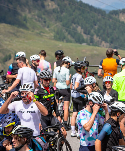 Vi riconoscete nella foto? Scriveteci a info@bici.style e racconteremo la vostra scalata (foto Enjoy Stelvio Valtellina)