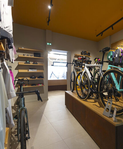 Un negozio di bici, un'officina di livello superiore. Fra i marchi in arrivo, anche Ducati (foto Marco Muriella)