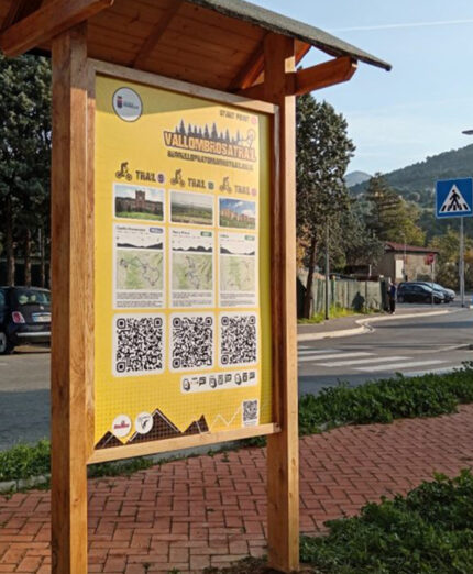 Il Vallombrosa Trail è perfettamente segnato, con cartelli provvisti di Qrcode con tracciati i percorsi