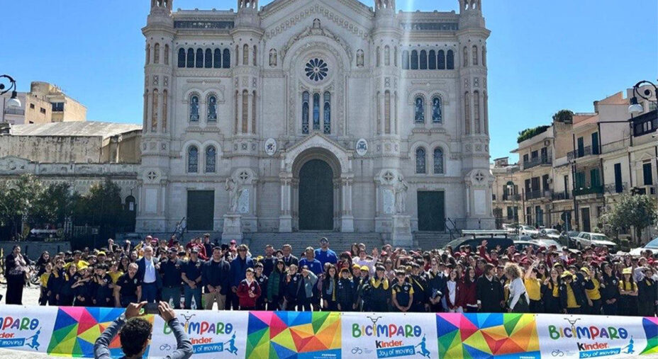 L'attività si è svolta in tutte le regioni. Qui i bambini davanti al Duomo di Reggio Calabria