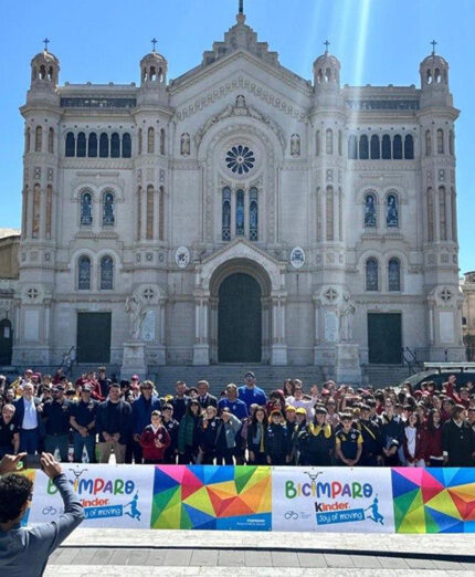 L'attività si è svolta in tutte le regioni. Qui i bambini davanti al Duomo di Reggio Calabria