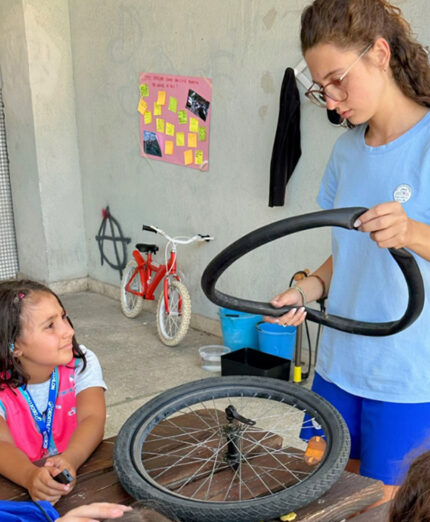 Il Girls Bike Bootcamp prevedeva anche piccole lezioni di meccanica