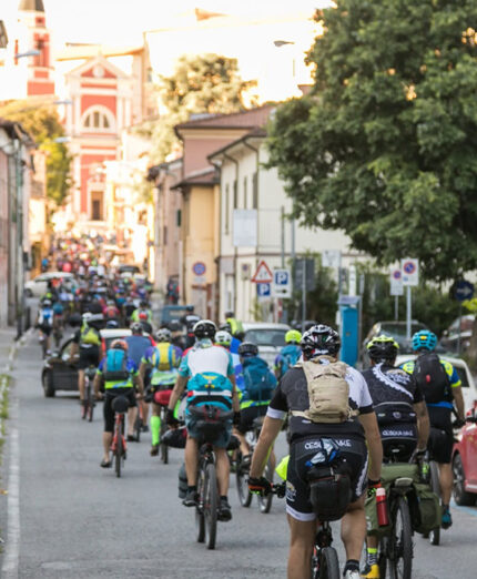 La diffusione della bici ha portato tantissimi a scegliere il bikepacking (foto Dunchi)