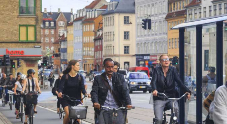 L'uso del casco potrebbe divenire obbligatorio e nel mondo dei ciclisti l'idea non è da tutti gradita