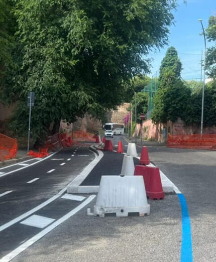 La pista ciclabile costeggia le Mura Aureliane per un chilometro, da Ostiense a Porta Metronia