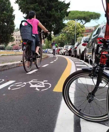 Sin dal suo primo giorno, la ciclabile delle Mura Aureliane è stata subito percorsa da bici, mostrando la sua utilità