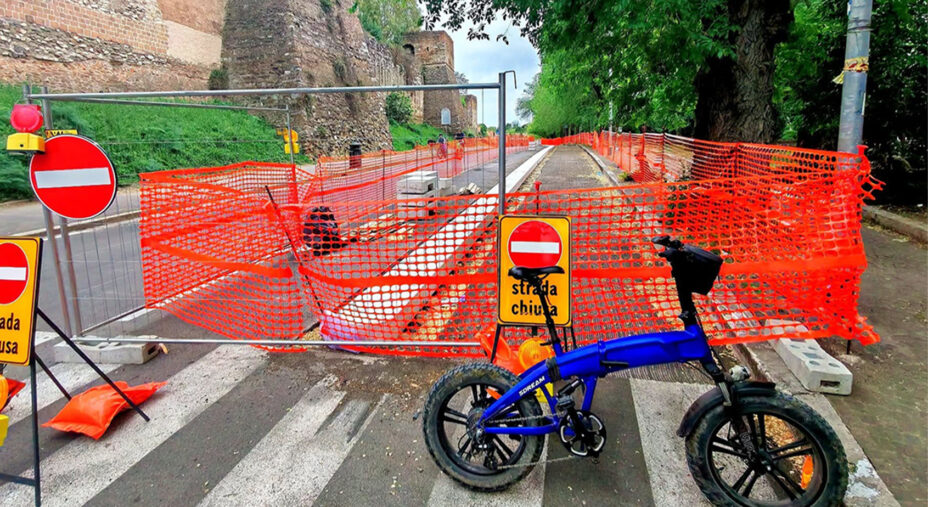 Il cantiere dei lavori per la pista ciclabile, realizzata nel tempo record di sei mesi