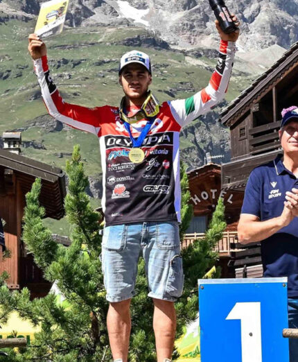 Toscano di 24 anni, a Breuil-Cervinia Filippo Colarusso ha completato la sua collezione di titoli: italiano, europeo e ora mondiale