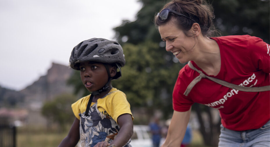 L'azienda spagnola ha un lungo rapporto di sostegno all'uso della bici in Africa