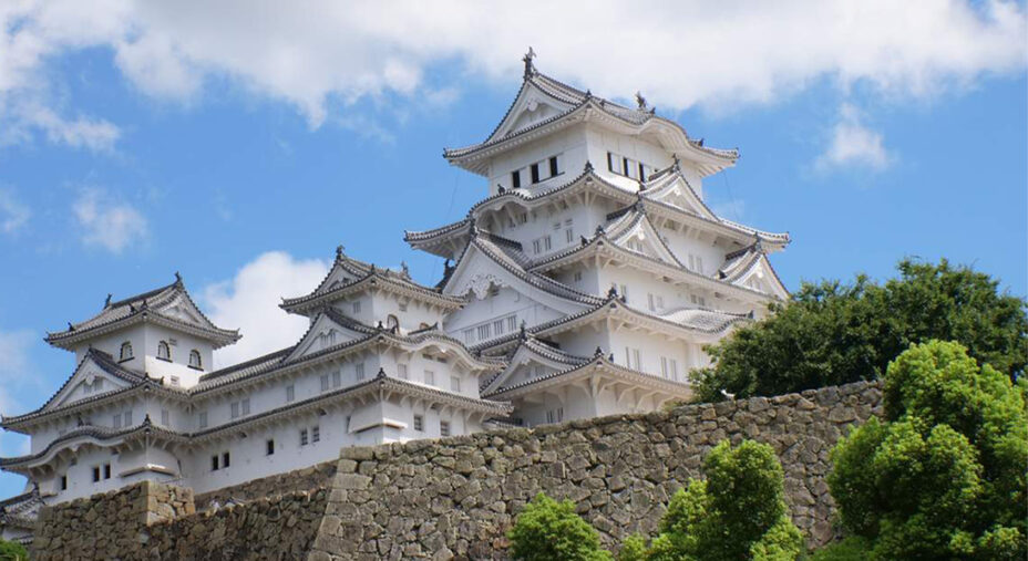 Il bellissimo Castello di Himeji, del XVII secolo, Patrimonio dell'Unesco, con tariffe diverse per i turisti esteri