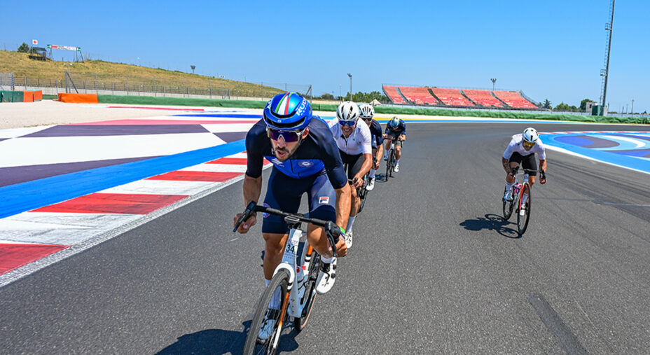 Davide Ghiotto è considerato il più "ciclista dei pattinatori". Si vede il perché...