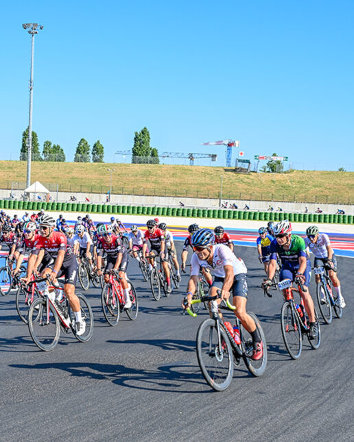 Tra campioni e ciclisti comuni. E’ il Suzuki Bike Day