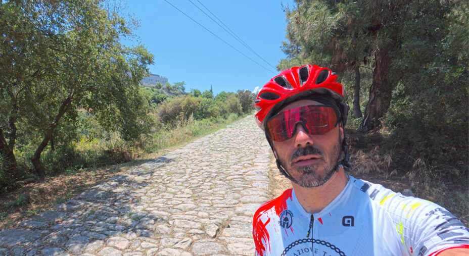 Adriano Tegas, appassionato pugliese aveva già effettuato un viaggio in bici da Taranto a Sparta