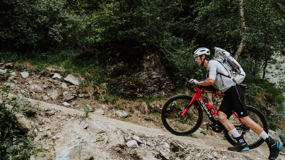 Hervé Barmasse ha completato quella che promette di essere la sua impresa più bella. Le venti salite più alte d'Italia conquistate in bici e poi anche a piedi