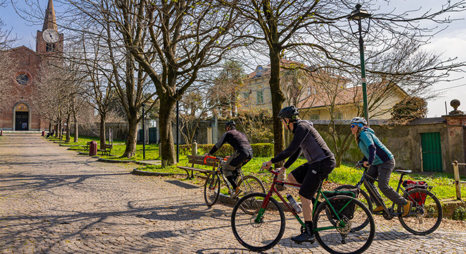 Arrivo alla Basilica di San Maurizio, presente nei testi dal 1078 (foto Edoardo Melchiori)