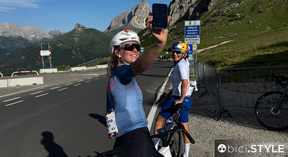 Qui invece il selfie resta in famiglia: Magdalena inquadra, Dorothea sorride