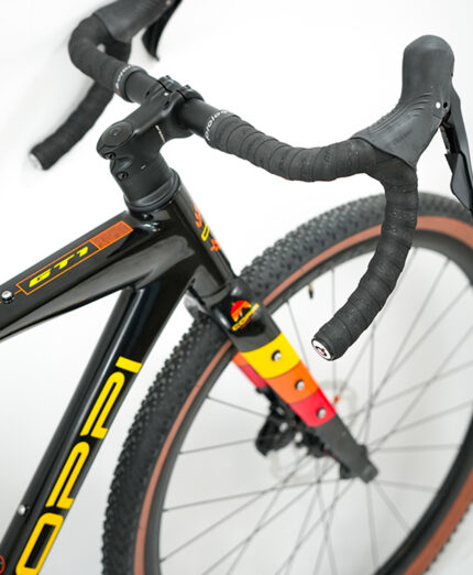 Il gravel interpretato da Coppi biciclette porta il nome Grantour GT1