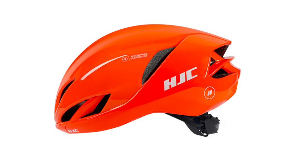 Il Fusion 3 è un casco semi-aerodinamico: la parte superiore chiusa garantisce velocità, le feritoie il comfprt