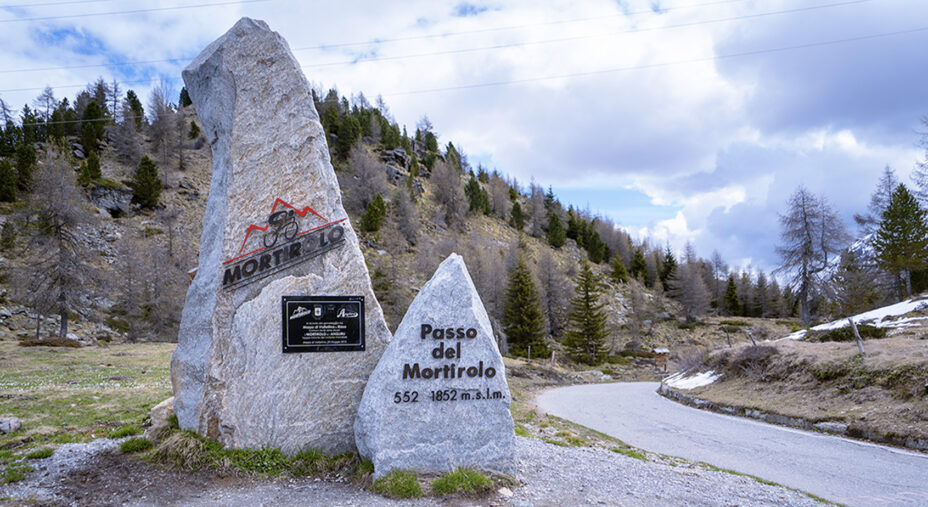 Il Mortirolo è il vertice non solo di un valico, ma di una vera e propria rete di versanti e stradine di montagna (foto Christian Riva)