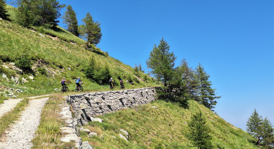 Upslowtour, Anello dei rifugi, strada per il rifugio Barant (foto Marco Fardelli)