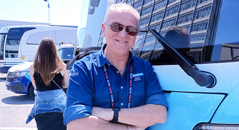 Carlo Guardascione, varesino, è medico all'australiana Jayco-AlUla