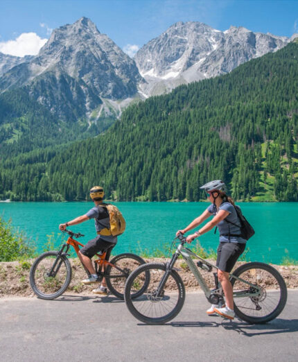 Su ciclabile intorno al lago di Anterselva: tranne pochi casi, non ci sono percorsi vietati alle bici