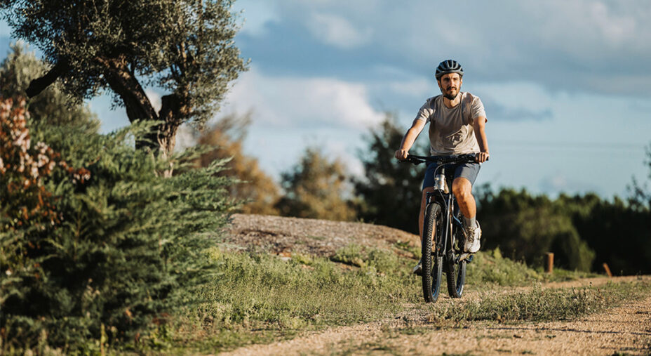 La eFLOAT CC 400 EQ è una bici versatiule: adatta alla città e anche all'offroad, grazie a ruote da 29" e pneumatici Maxxis da 2.4" 