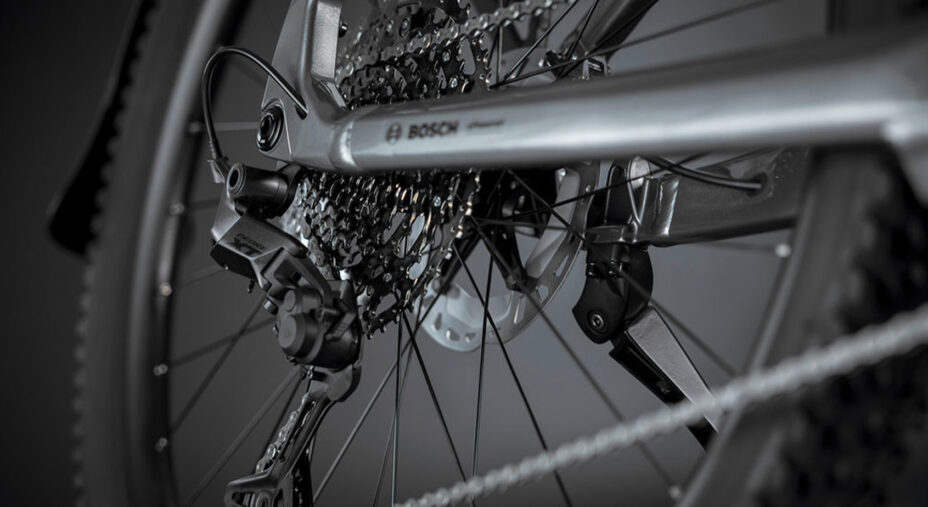 La trasmissione si vale del cambio Shimano Cues U4000