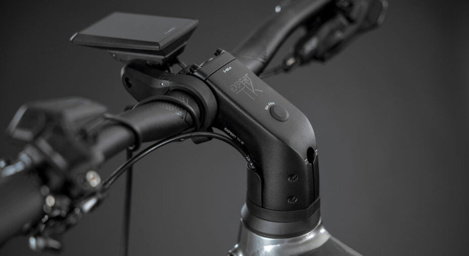 L'attacco manubrio Expert TK III è corto: sulla piega si trova il iplay Bosch Purion 200