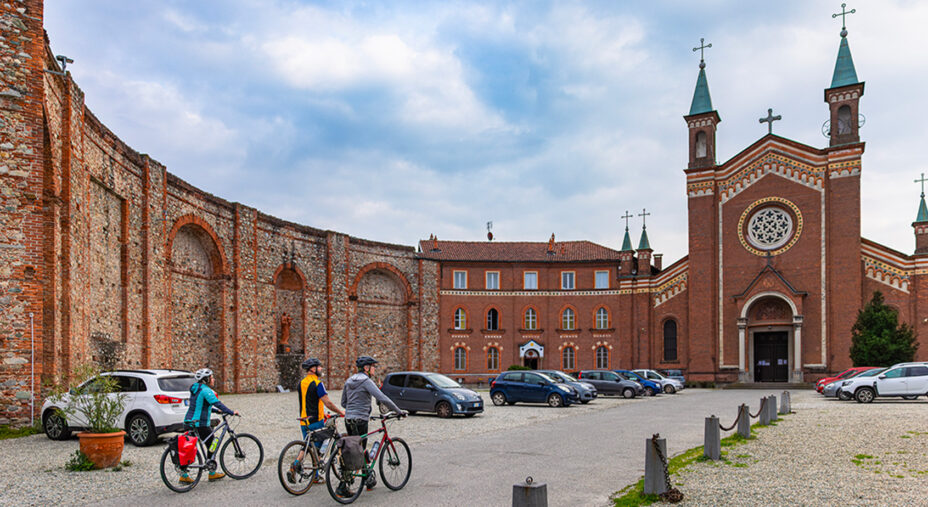 Castellamonte è un centro d'arte e di artigianato, famoso per le sue ceramiche e le sue stufe (foto Edoardo Melchiori)