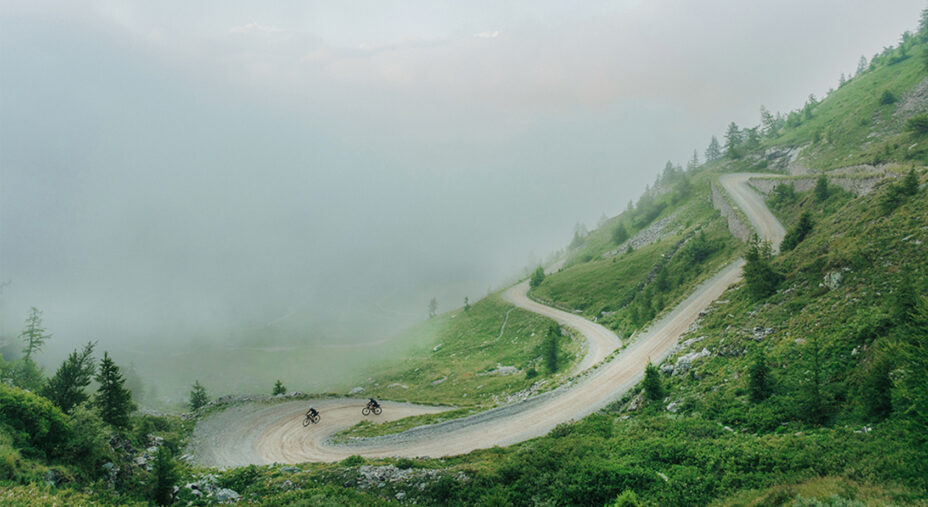 Lo sterrato del Colle delle Finestre ha scritto tante storie di ciclismo, anche agonistico (foto Federico Ravassard)