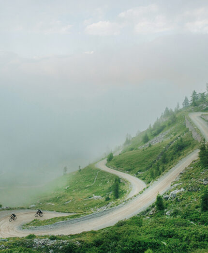 Lo sterrato del Colle delle Finestre ha scritto tante storie di ciclismo, anche agonistico (foto Federico Ravassard)