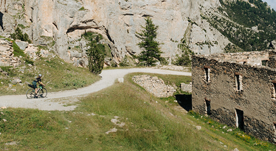 Forti militari e rovine di grandi opere costruite a difesa dei confini italiani (foto Federico Ravassard)