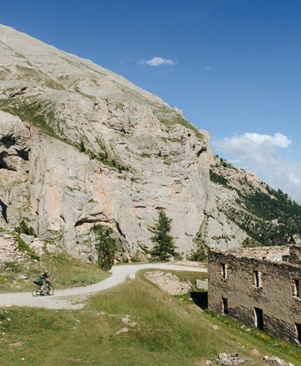 Forti militari e rovine di grandi opere costruite a difesa dei confini italiani (foto Federico Ravassard)