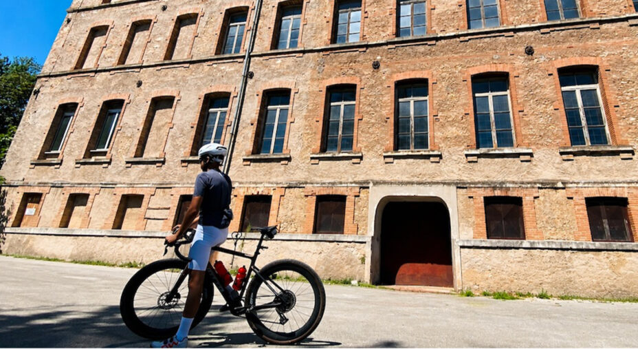 La Fabbrica Alta del lanificio Rossi è un edificio industriale fatto costruire da Alessandro Rossi nel 1862 a Schio