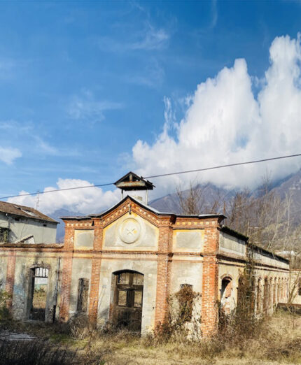 L'opificio Rossi fu fondato nel 1817. A Schio, l'area è celebre per il Lanificio Francesco Rossi (1849)