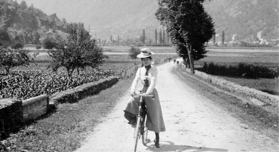 Annie Londonderry, americana di origine lettone, fece il giro del mondo in bici fra il 1894 e il 1895