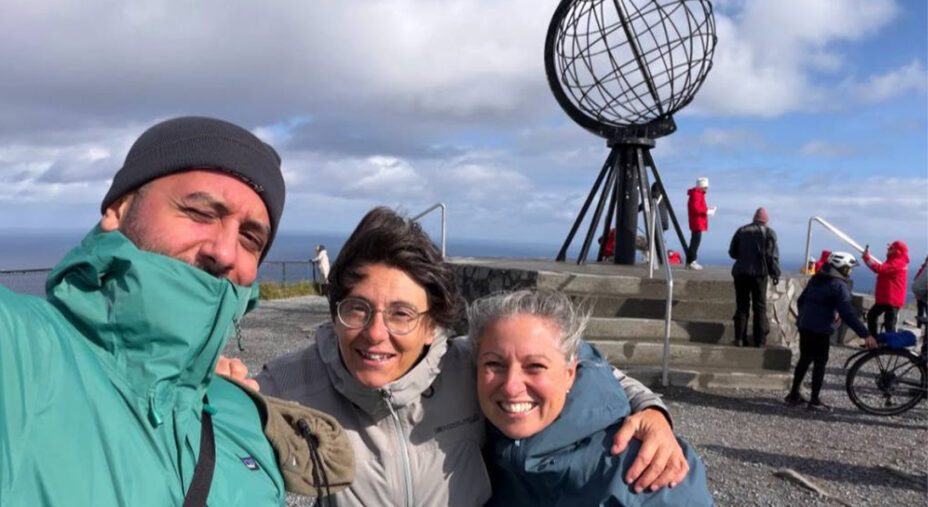 I tre protagonisti dell'avventura lunga oltre 5.000 chilometri: il reporter Francesco Vigliotti, Simona Pergola e Simona Ridolfi