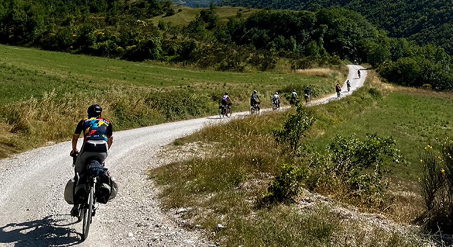Furlo Campout strada bianca