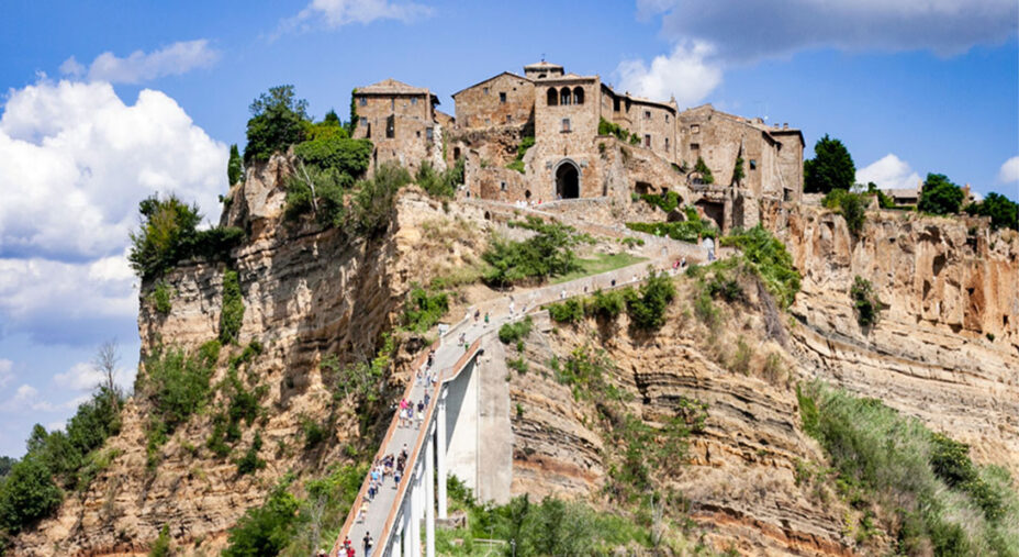 Il borgo assolutamente unico di Civita di Bagnoregio, accarezzato dal percorso