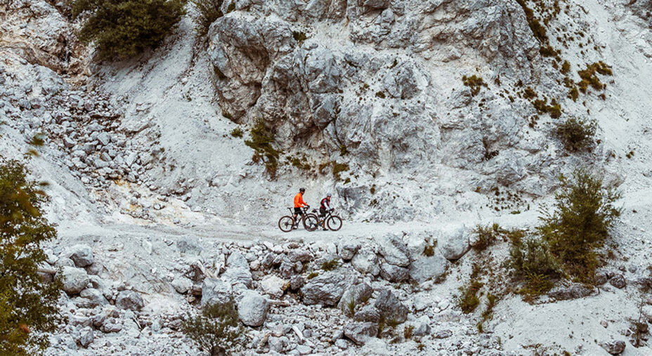I tracciati dell'FVG Bike Trail portano gli appassionati alle pendici delle montagne dolomitiche