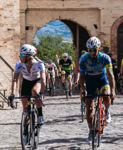 La Gialla si differenzia anche quest'anno con due percorsi per la bici da strada e due per la gravel