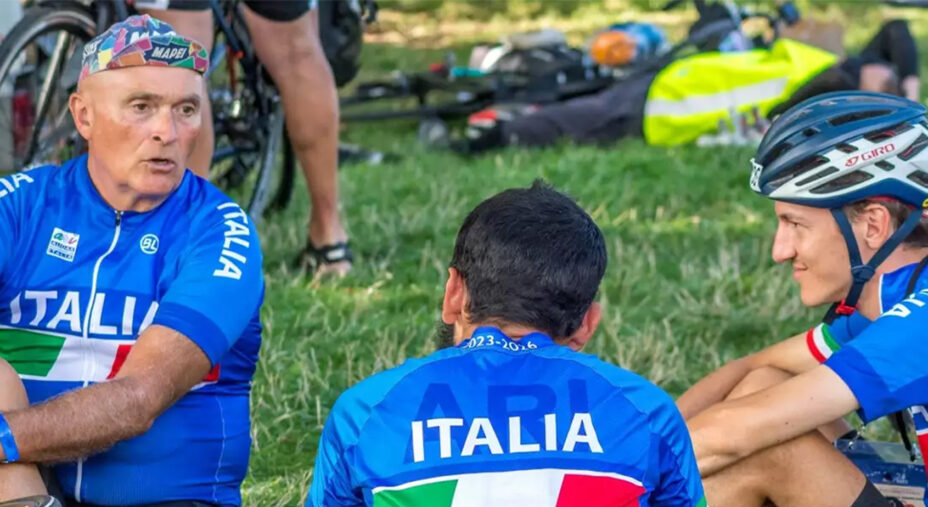 I partecipanti italiani alla Parigi-Brest-Parigi godono del supporto dell'ARI e vestono sempre la maglia azzurra