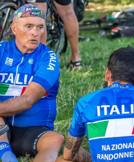 I partecipanti italiani alla Parigi-Brest-Parigi godono del supporto dell'ARI e vestono sempre la maglia azzurra