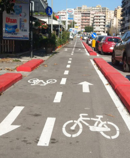 L'arteria ciclabile da Via Dante a Via Praga si è dimostrata utile per ridurre il traffico della zona