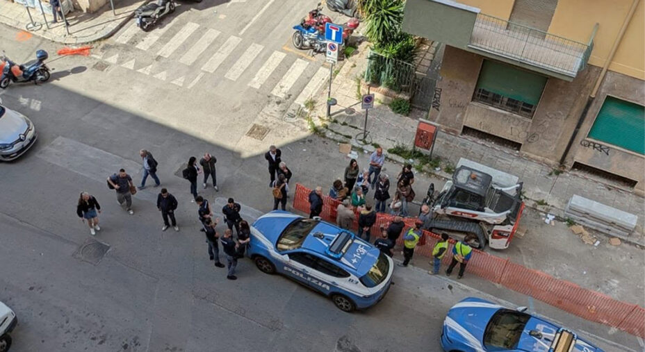 Un episodio comune a Palermo: pochi cittadini ostacolano e interrompono i lavori per una pista ciclabile
